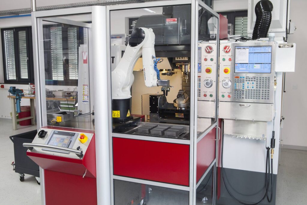 移動式ロボットセルは、工作機械の供給排出をサポート