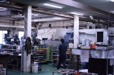 大型の金型製作が日本国内で厳しくなっている現状を打破するために、インフィニティソリューションズに依頼
