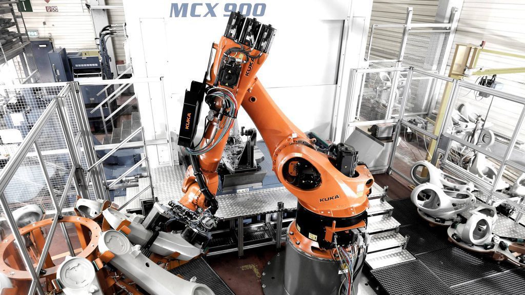 工作機械へのワーク供給から切削研磨加工までロボットで対応