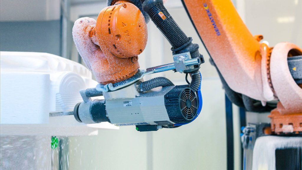 複雑形状切削にも対応したロボットマシニングセンター